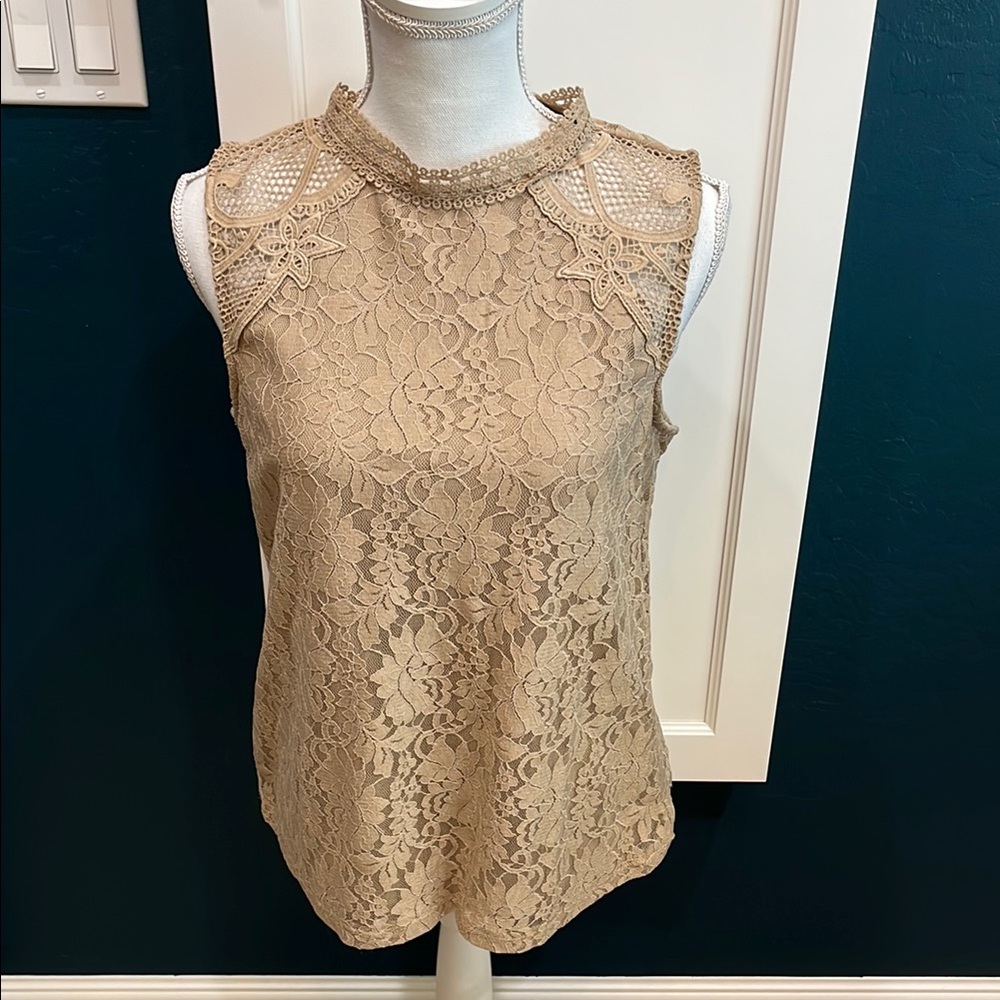 Cable & Gauge lace sleeveless top